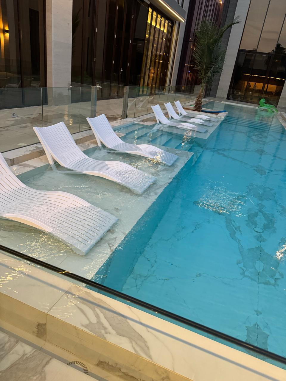 Patio White Resin In-Pool Curved Lounger